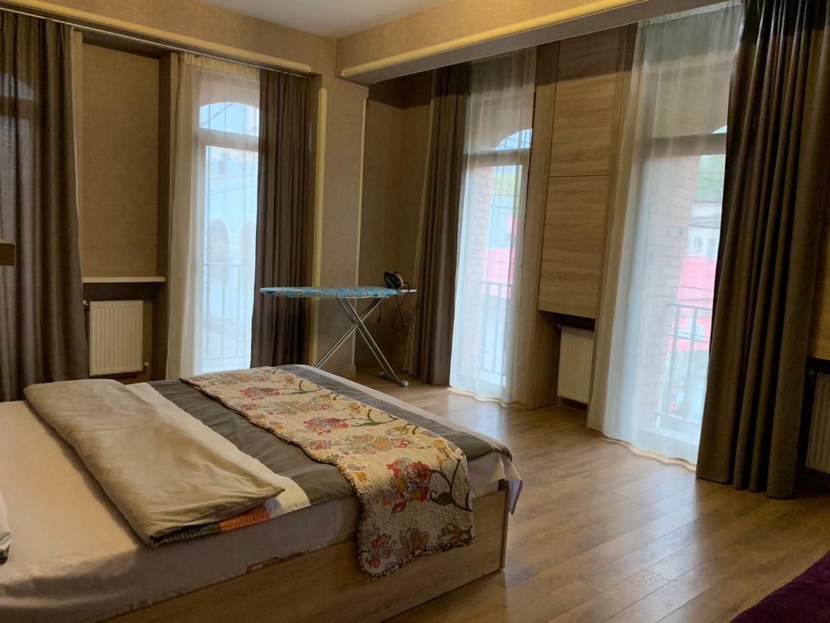 Lilika Apartments On Meskhishvili Tbilisi Esterno foto