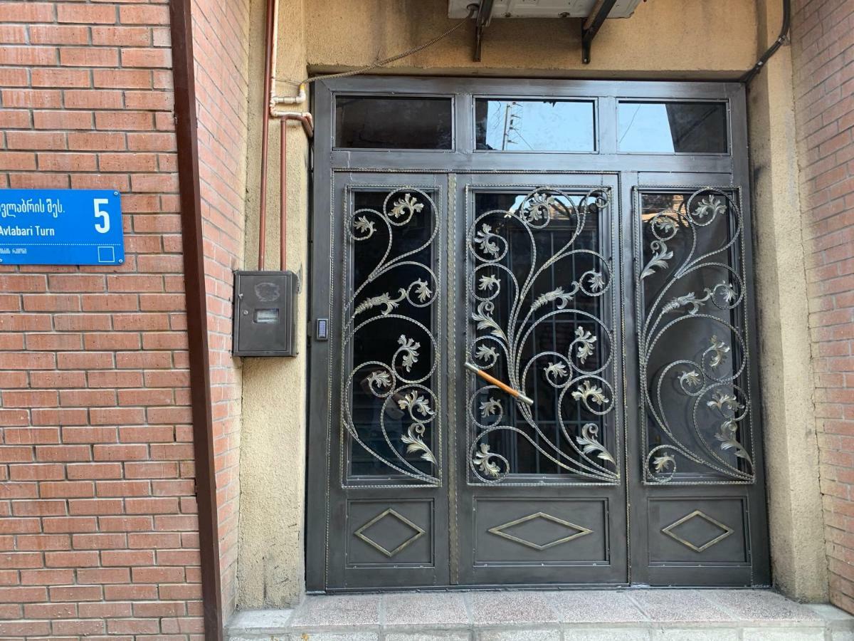 Lilika Apartments On Meskhishvili Tbilisi Esterno foto